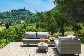 Property grounds - Podere Il Chiesino 8+2, Emma Villas (Montecatini Val di Cecina)