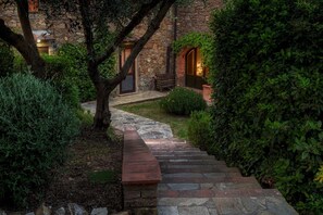 Property grounds - Podere Il Chiesino 8+2, Emma Villas (Montecatini Val di Cecina)