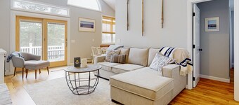 Stargazer's retreat with hot tub  & decks - near Ellacoya State Beach