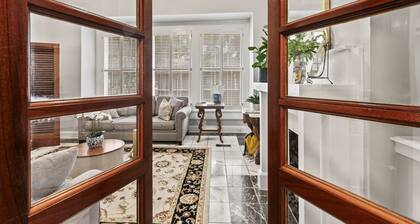 High Tea Cottage | Walk Downtown | Hot Tub & Pool