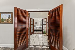 3 bedrooms, desk, iron/ironing board, travel cot