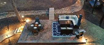 Streamside-Hot Tub, Fire pit, DOG friendly, King bed, outdoor oasis