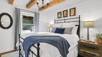 3 camere, una cassaforte in camera, una scrivania, ferro/asse da stiro