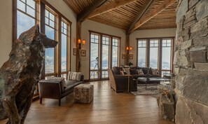 Smart TV, fireplace, books, video library - Experience Luxury in Nature: Private Lodge & Guest Home in Paradise Valley (Emigrant)