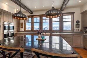 Fridge, microwave, oven, stovetop - Experience Luxury in Nature: Private Lodge & Guest Home in Paradise Valley (Emigrant)