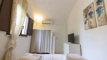 2 camere, culla da viaggio, Wi-Fi gratuito, lenzuola