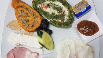 Esmorzar diari d'estil bufet gratuït