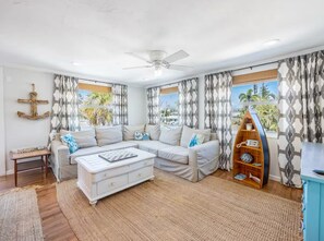 Smart TV, books - Cozy beach house! Just steps away from the world-class Manasota beach (Englewood)