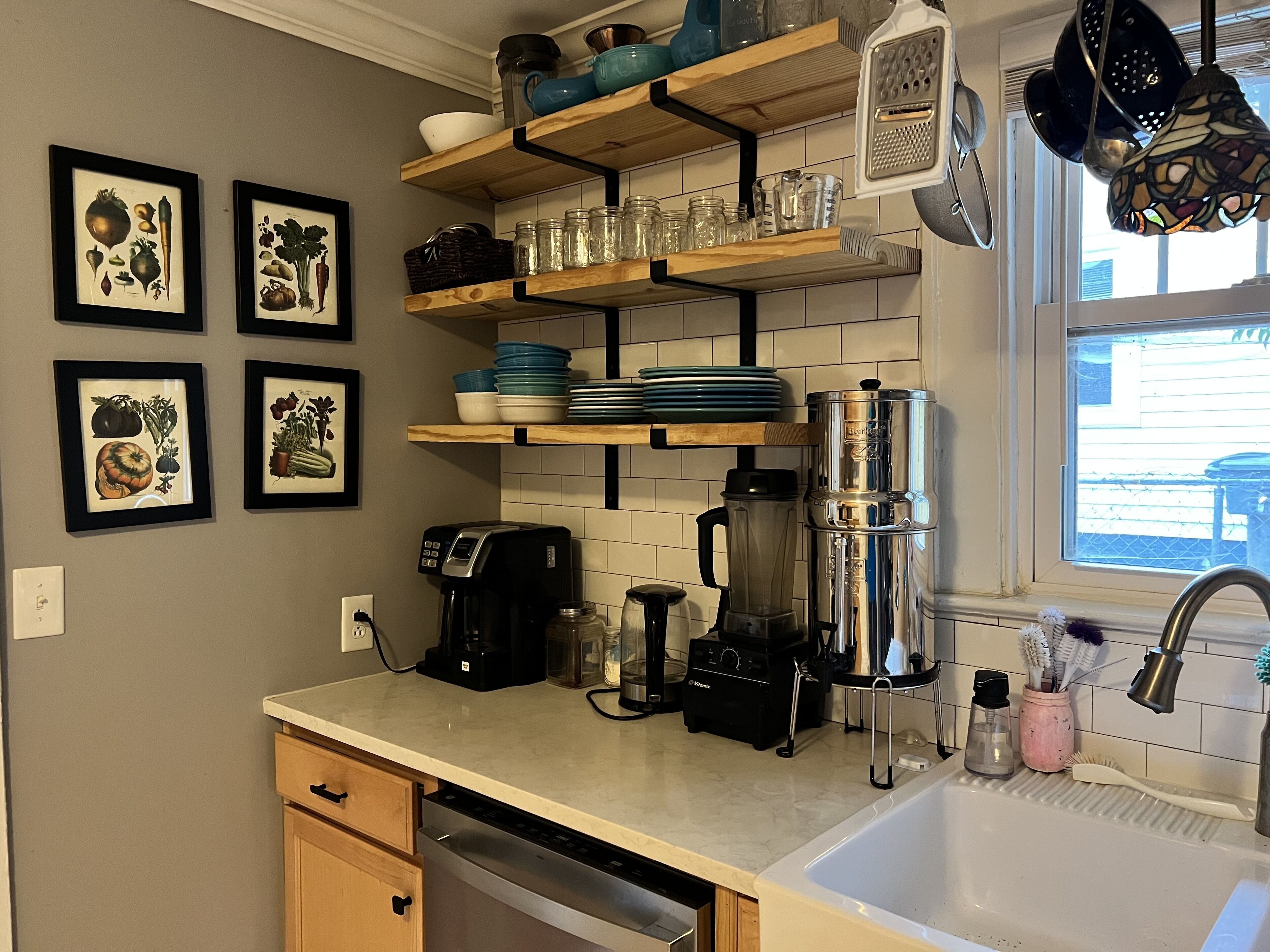 Cute Home Close To Light Rail, Breweries & More - Sleeps Six!