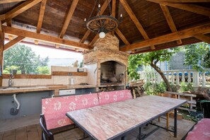 Outdoor dining - Apartment in Ika with Seaview, Balcony, Air condition, WIFI (5025-2) (Ika)