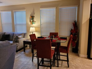Dining - Spacious 3 Bedroom Home In Beautiful Higley Park - Patio with Endless Pool (Gilbert)