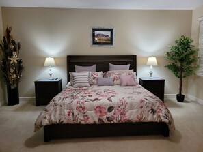 3 bedrooms, desk, free WiFi, bed sheets - Spacious 3 Bedroom Home In Beautiful Higley Park - Patio with Endless Pool (Gilbert)