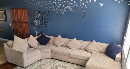 Executive Chic Corporate Housing 3 Bed 2 Bath Las Vegas 5 Mins from Airport