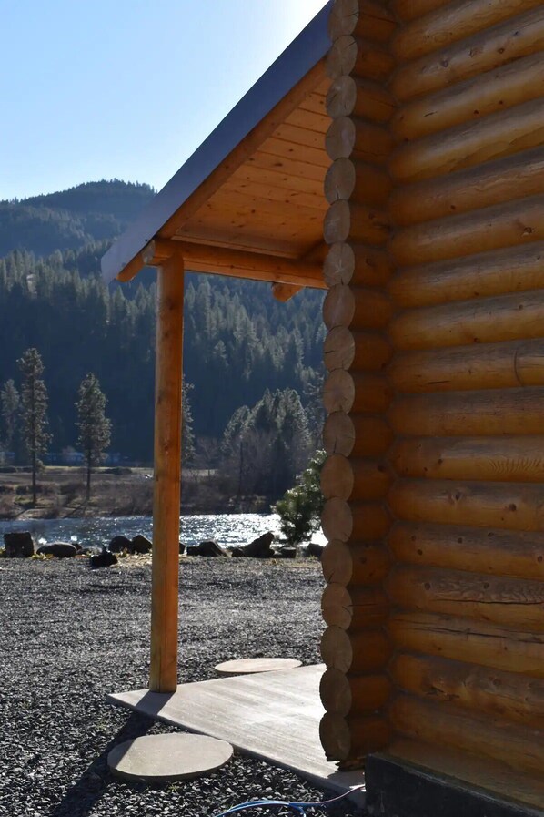 Property grounds - Modern log cabin with a cozy cabin feel along the Clearwater River. (Ahsahka)