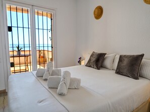 2 slaapkamers, een strijkplank/strijkijzer, gratis wifi, beddengoed
