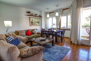 TV - Clarimar Apartment by Hello Homes Sitges (Sitges)