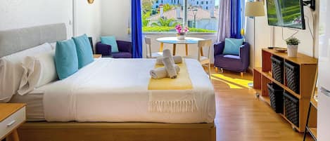 Fer et planche Ă repasser, accĂšs au Wi-Fi (inclus), literie fournie