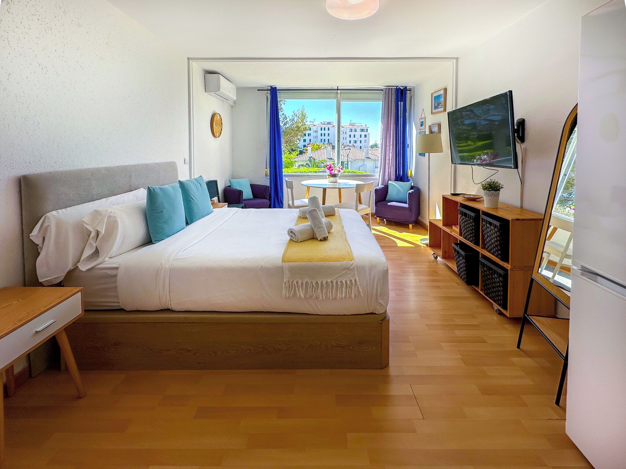 Iron/ironing board, free WiFi, bed sheets