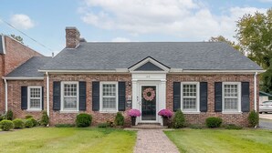A brick house with a front porch, a driveway, and a lawn. - Chevy Chase-1mi to Rupp-Kroger Field-Downtown (Lexington)
