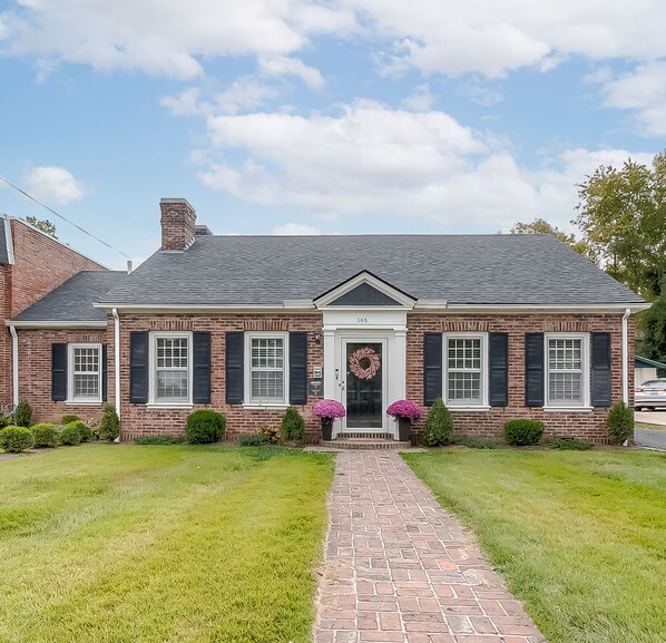 A brick house with a front porch, a driveway, and a lawn. - Chevy Chase-1mi to Rupp-Kroger Field-Downtown (Lexington)