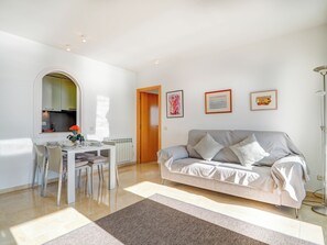 TV - Ocean Skyline Penthouse by Hello Homes Sitges (Sitges)