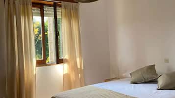 2 slaapkamers, een strijkplank/strijkijzer, gratis wifi, beddengoed