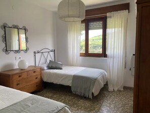 2 chambres, fer et planche à repasser, Wi-Fi gratuit, draps fournis