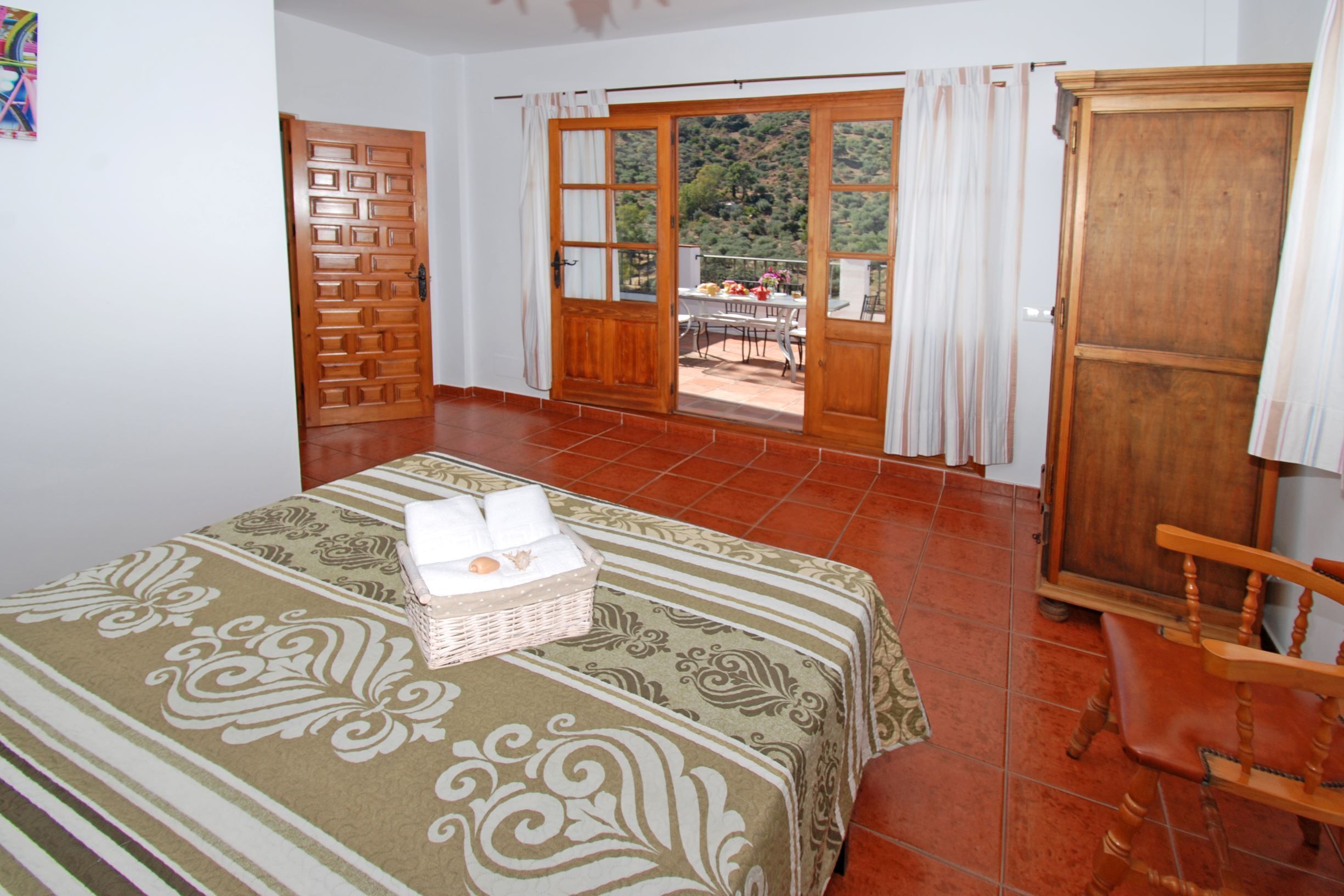 4 chambres, lit parapluie, Wi-Fi gratuit, draps fournis