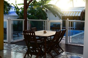 Outdoor dining - Les 3L, Bungalow Alamanda, Le Moule Guadeloupe (Le Moule)