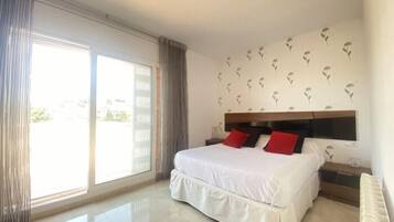 4 slaapkamers, een strijkplank/strijkijzer, internet, beddengoed