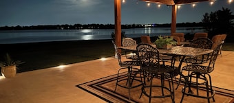 Lewisville Lakefront Home-hot tub-near Frisco/Dallas-Texas/Omni PGA Golf Course