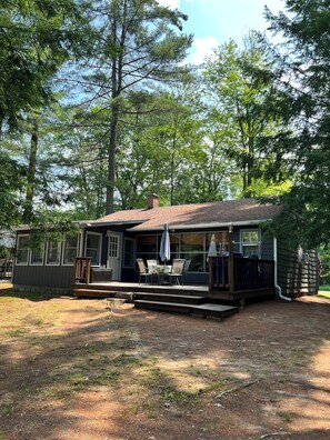 Exterior - Cozy Cabin with private river access, 20 minutes from Lake George & Saratoga NY. (Lake Luzerne)