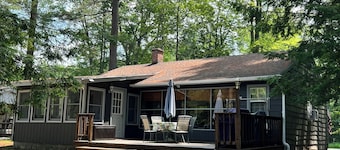 Waterfront Adirondack Cabin, Private Hudson River Access & Fire Pit