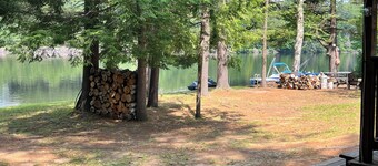 Cozy Cabin with private river access, 20 min from Lake George & Saratoga Springs