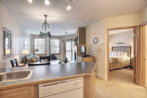 1 slaapkamer, een strijkplank/strijkijzer, wifi, beddengoed