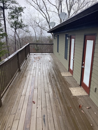 Terrace/patio. Big, very private country house where everyone can finally get together 🤙🏼