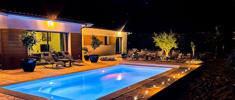 Outdoor pool, a heated pool