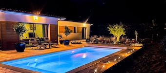 Magnificent villa with swimming pool