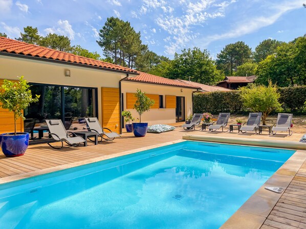 Outdoor pool, a heated pool