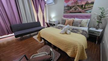 Comfort Studio Suite | Laptop workspace, blackout drapes, free WiFi, bed sheets