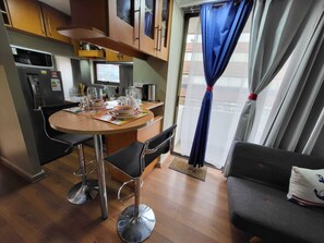 Comfort Studio Suite, 1 Bedroom, City View | Private kitchen - Apartamentos Lujosuites (Santiago)