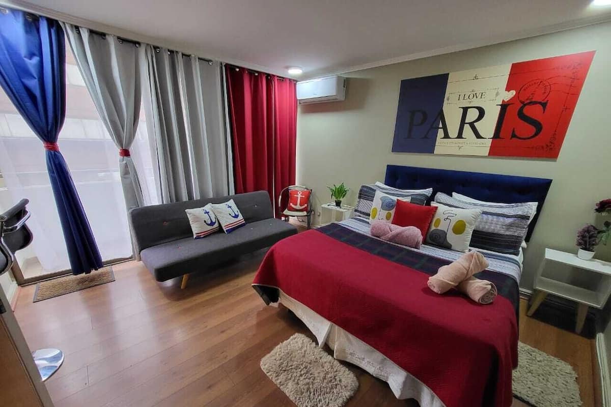 Comfort-Studiosuite, 1 Schlafzimmer, Stadtblick | Laptopgeeigneter Arbeitsplatz, Verdunkelungsvorhänge, kostenloses WLAN