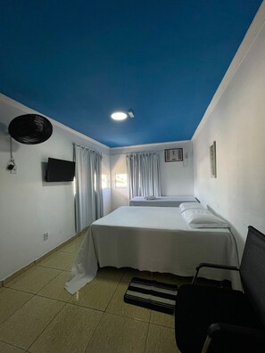 标准四人房 | 免费 WiFi、床单