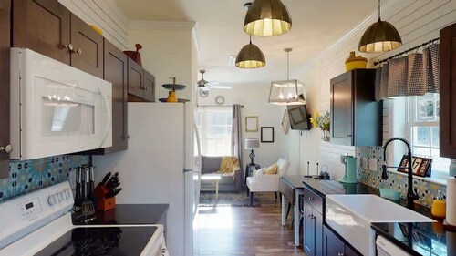 Bluebird Cottage A: Across from Lake Monticello, Near Charlottesville, 1 Dog Ok