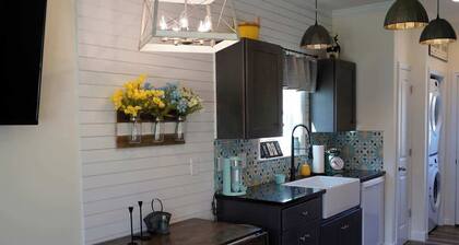Bluebird Cottage A: Across from Lake Monticello, Near Charlottesville, 1 Dog Ok