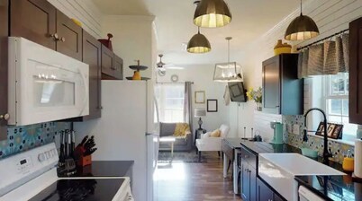 Bluebird Cottage A: Near Charlottesville, Wineries: Firepit, Patio, Dogs OK