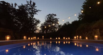 Romantic villa in Dordogne, air-conditioned, private heated pool, king size bed