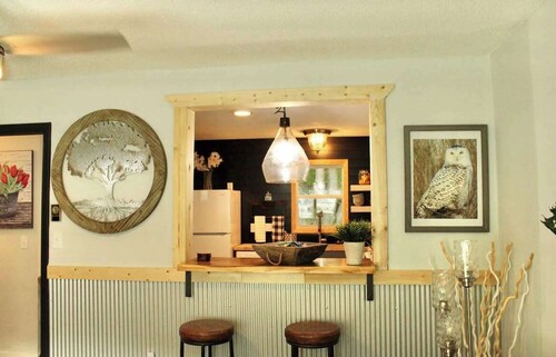Greenbrier River Trail quick access, King bed,firepit, fenced yard, Pet Friendly