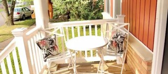Greenbrier Getaway 2: Mins from Bike Trail, Fenced Yard, Firepit; 1 Dog OK