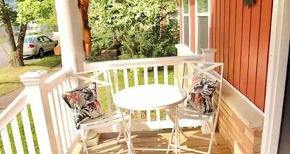 Greenbrier Getaway 2: Mins from Bike Trail, Fenced Yard, Firepit; 1 Dog OK